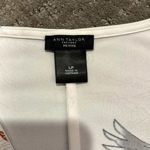Ann Taylor Factory Flying Cranes V-neck Long-Sleeve Blouse, Size LP - Picture 9 of 10